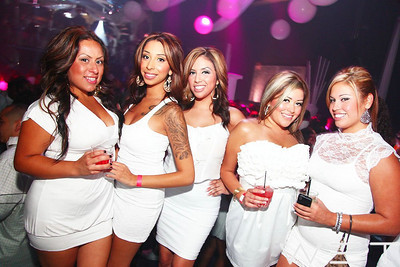 IMAGE: http://chrisho.smugmug.com/Nightlife/July-to-August-2010/8-21-All-white-party-2nd/IMG8099/979402639_QZLRJ-S.jpg