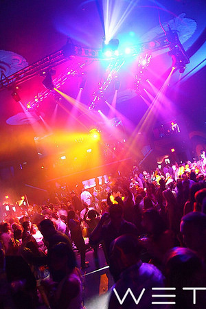 IMAGE: http://chrisho.smugmug.com/Nightlife/July-to-August-2010/827-EPICWET/IMG8393/986025021_DKYBm-M.jpg 