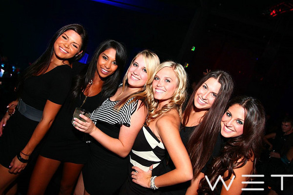 IMAGE: http://chrisho.smugmug.com/Nightlife/July-to-August-2010/827-EPICWET/IMG8440/986025136_7ZCjh-M.jpg 